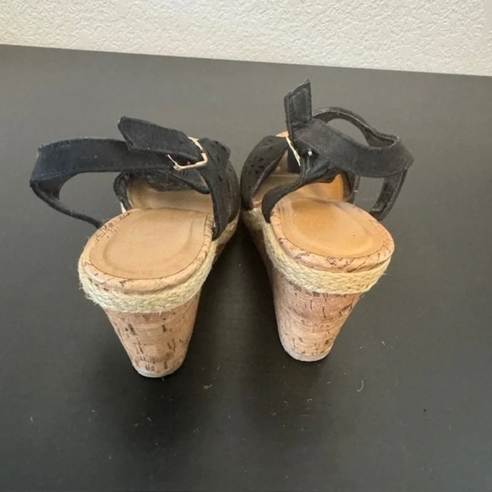 Seychelles Wedge Sandals Womens 8 Black Laser Cut Floral Espadrille T-Strap Cork